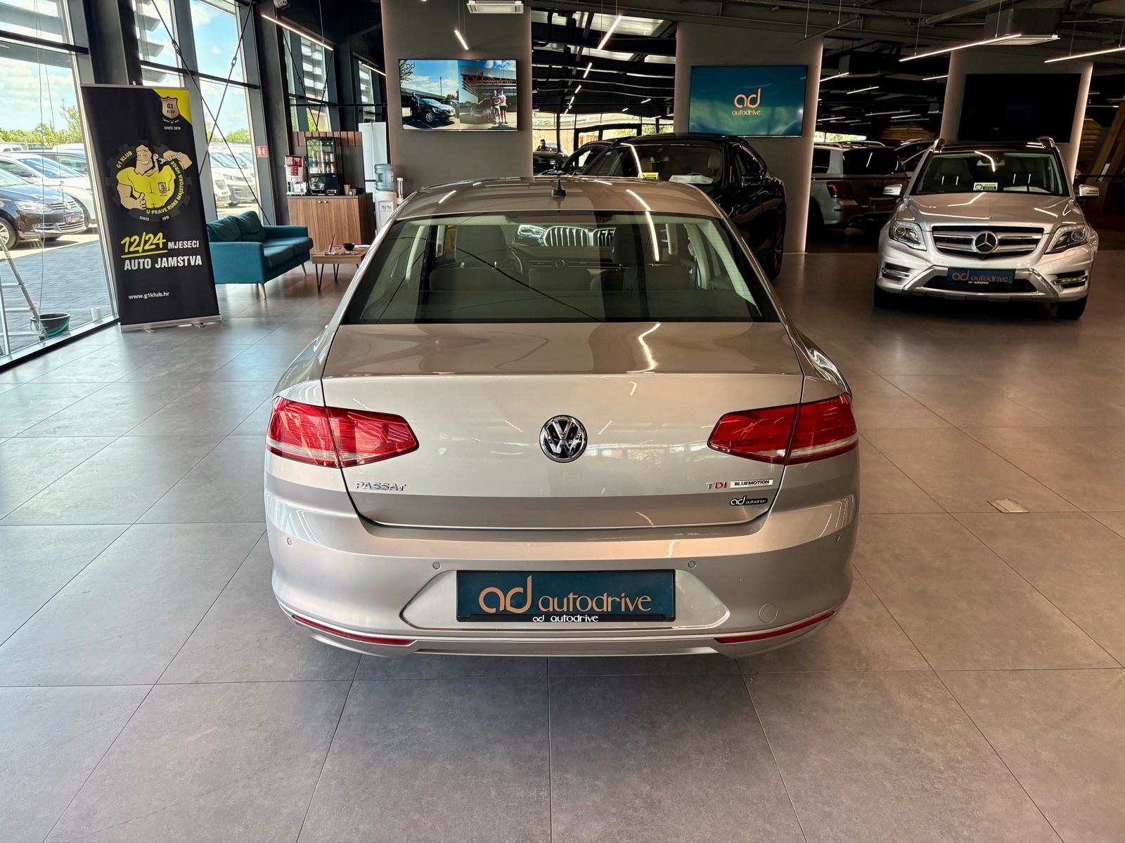 VW Passat 1,6 TDI NAVI • KLIMA • TEMPOMAT • AUTOKREDIT, fotografija 6