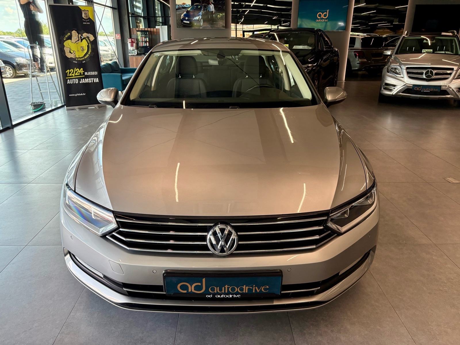 VW Passat 1,6 TDI NAVI • KLIMA • TEMPOMAT • AUTOKREDIT, fotografija 3