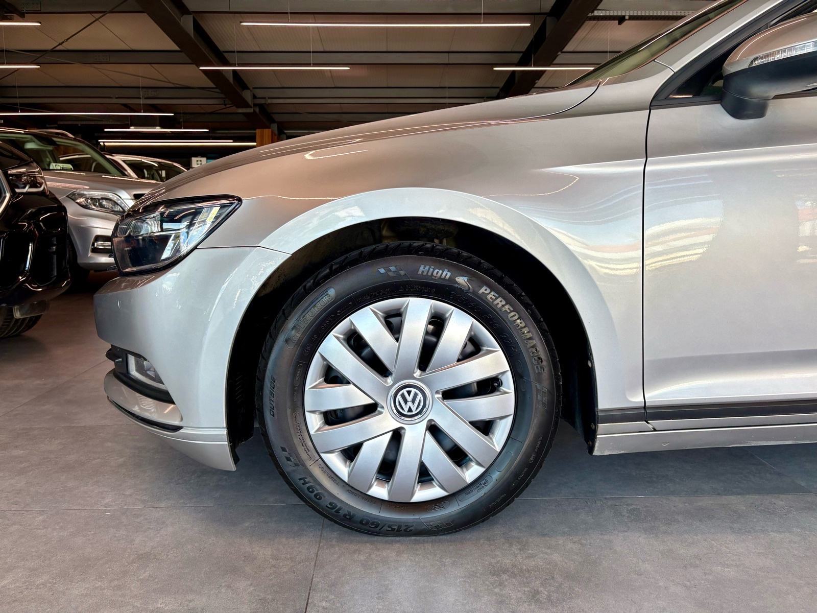 VW Passat 1,6 TDI NAVI • KLIMA • TEMPOMAT • AUTOKREDIT, fotografija 10