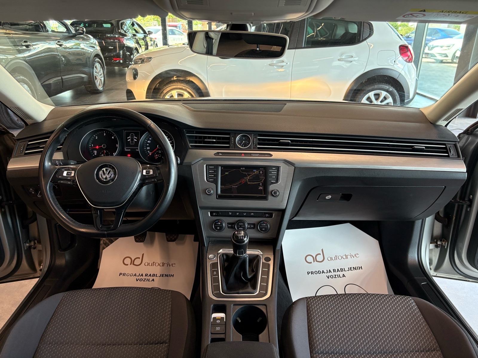VW Passat 1,6 TDI NAVI • KLIMA • TEMPOMAT • AUTOKREDIT, fotografija 15