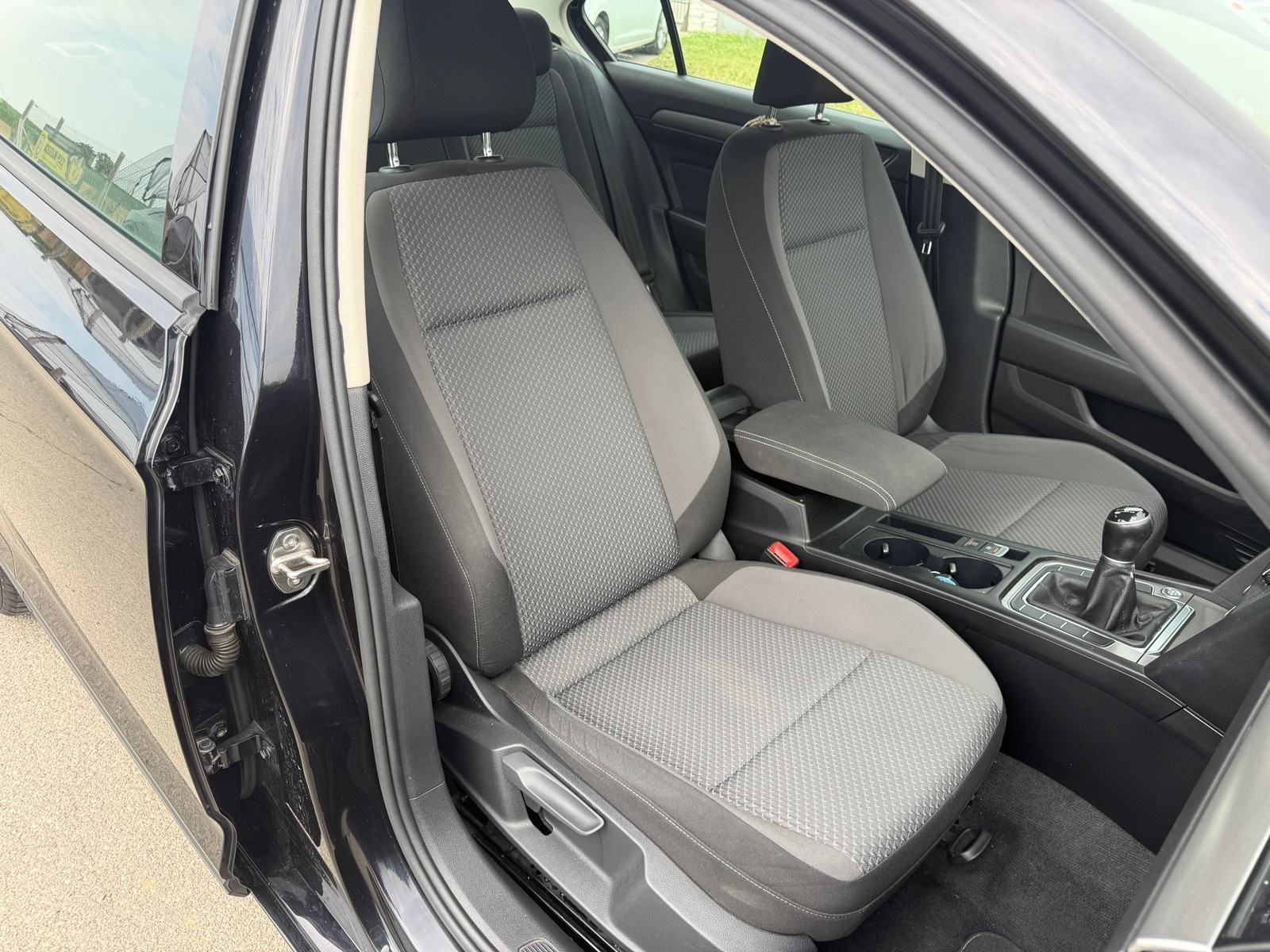 VW Passat 1,6 TDI Navi, Tempomat, Auto klima, Redistriran, Servisna, fotografija 12