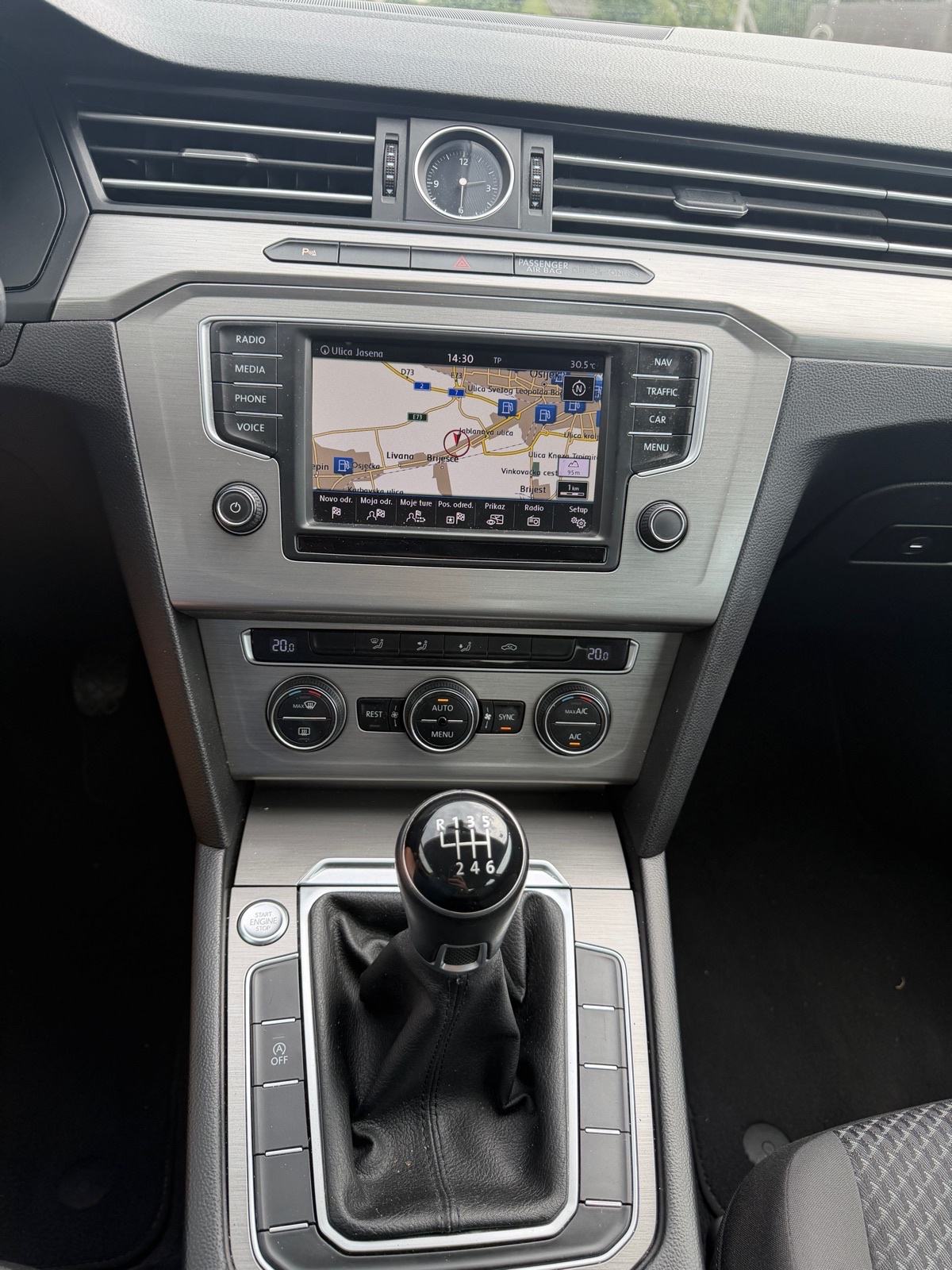 VW Passat 1,6 TDI Navi, Tempomat, Auto klima, Redistriran, Servisna, fotografija 18
