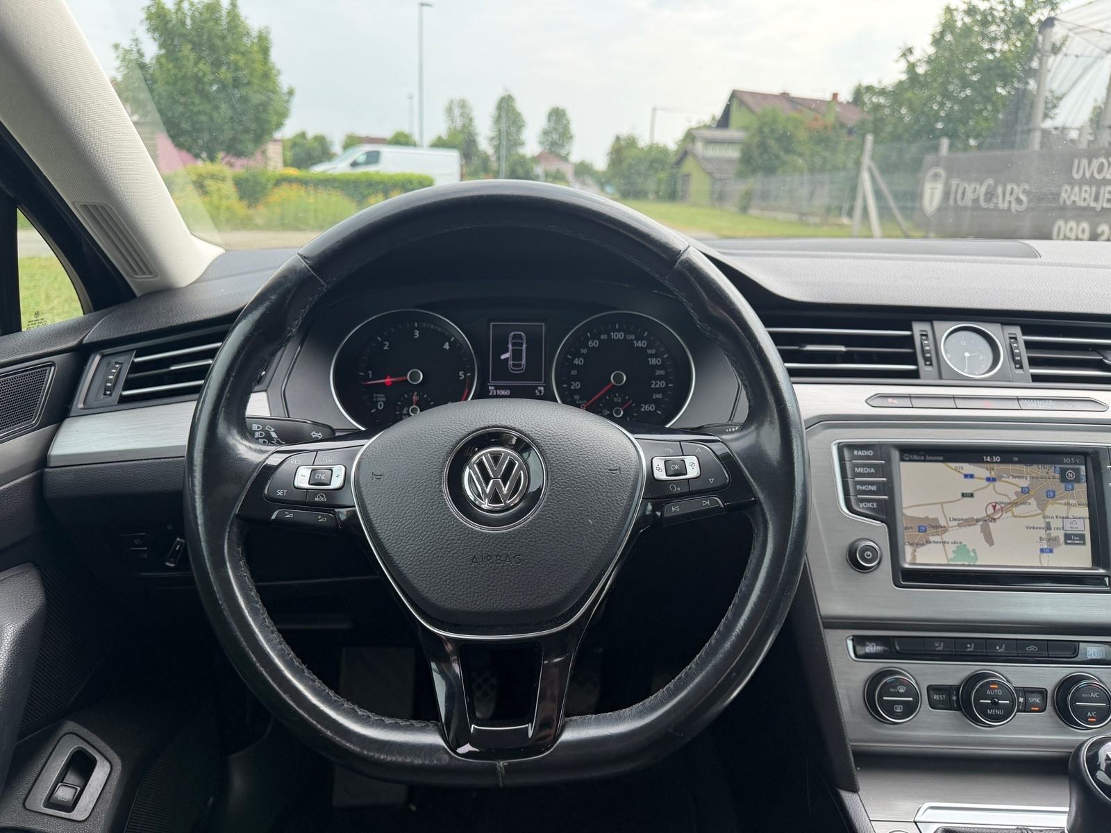 VW Passat 1,6 TDI Navi, Tempomat, Auto klima, Redistriran, Servisna, fotografija 19