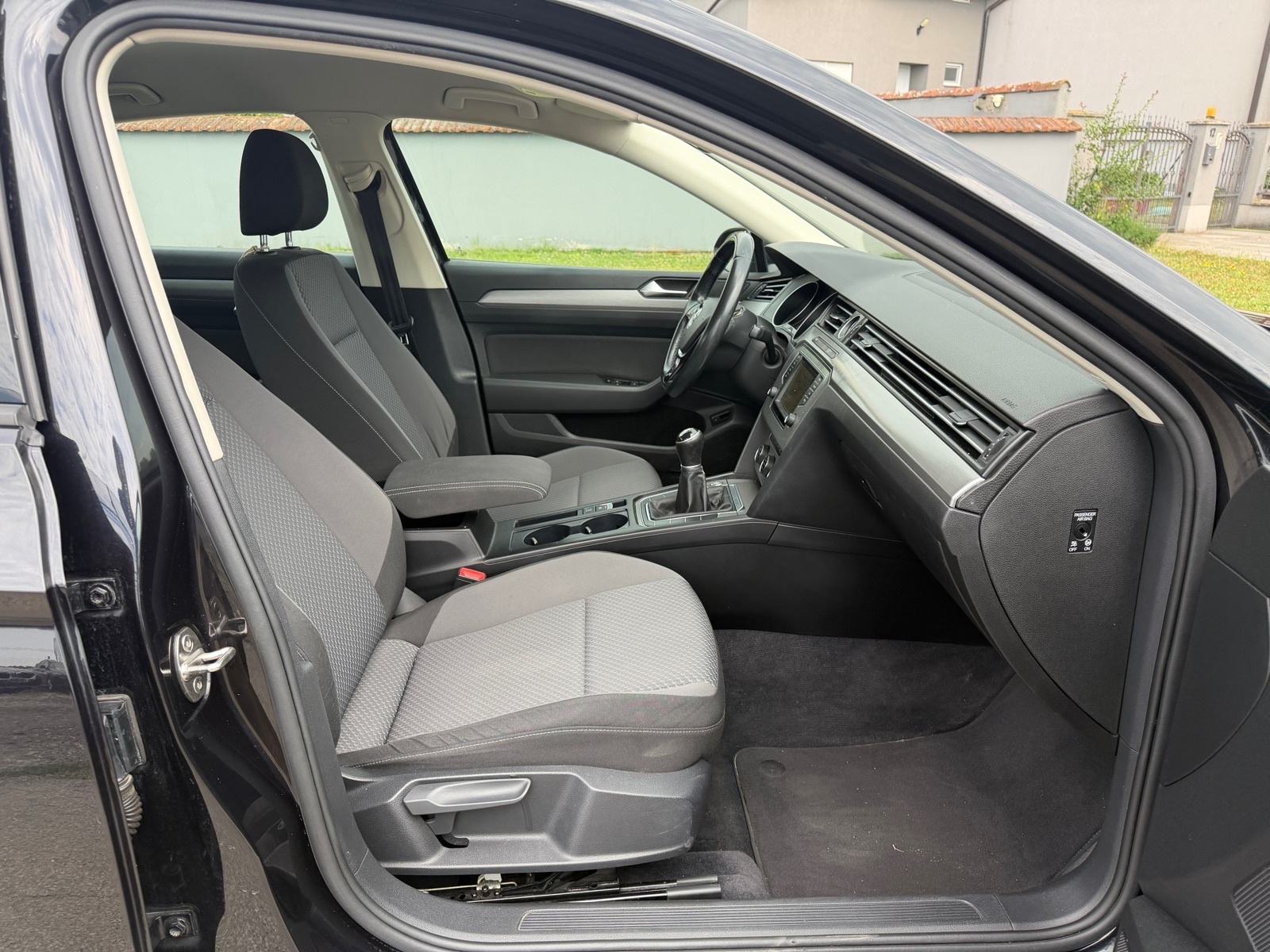 VW Passat 1,6 TDI Navi, Tempomat, Auto klima, Redistriran, Servisna, fotografija 13