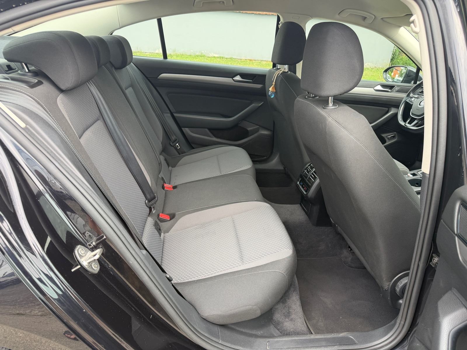 VW Passat 1,6 TDI Navi, Tempomat, Auto klima, Redistriran, Servisna, fotografija 15