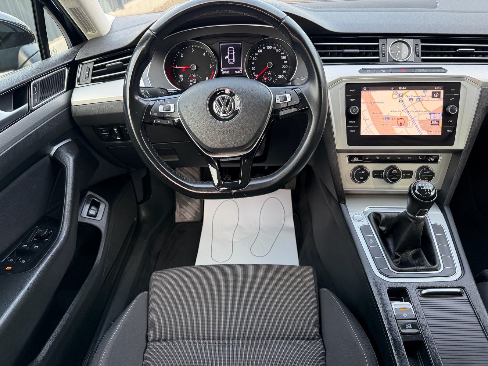 VW Passat 1,6 TDI nivagacija tempomat 124500km, fotografija 9