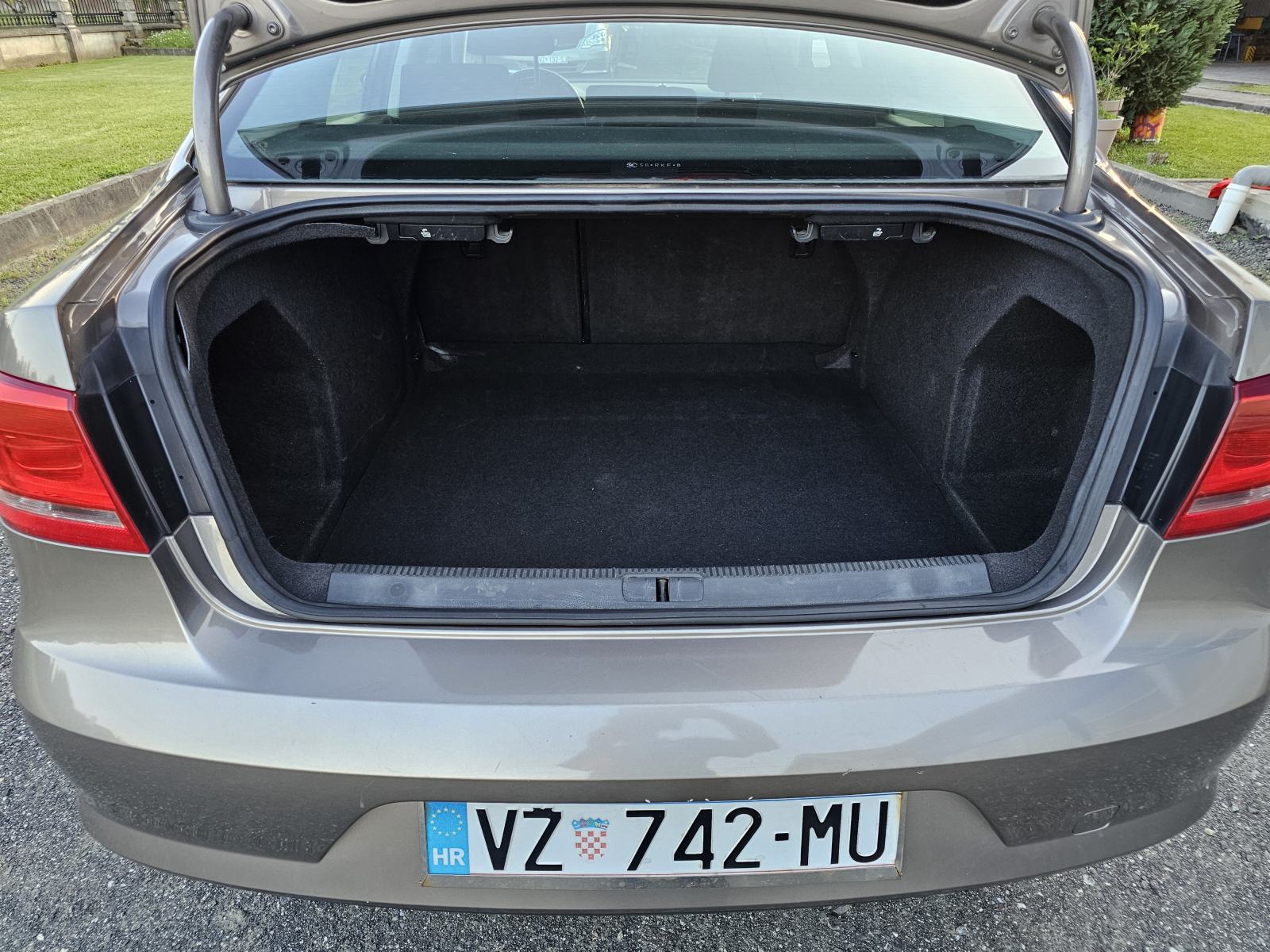 VW Passat 1,6 TDI NOVOREGISTRIRAN, fotografija 12