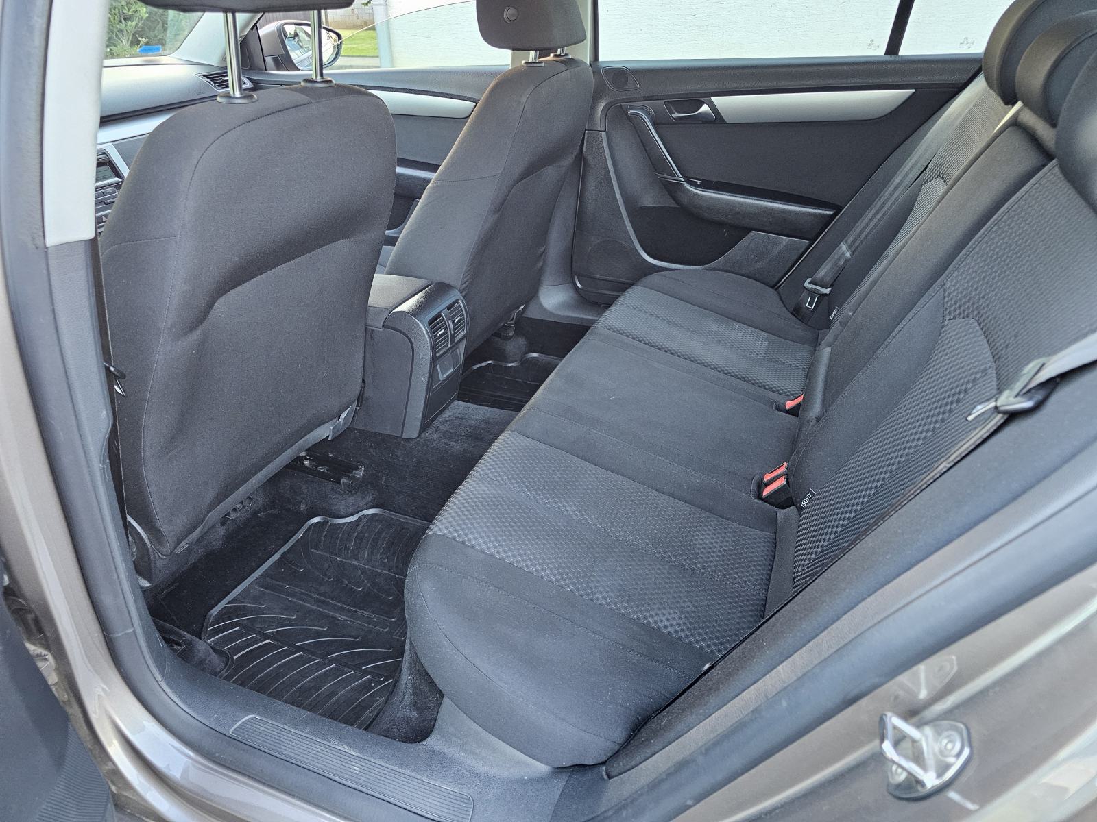 VW Passat 1,6 TDI NOVOREGISTRIRAN, fotografija 14