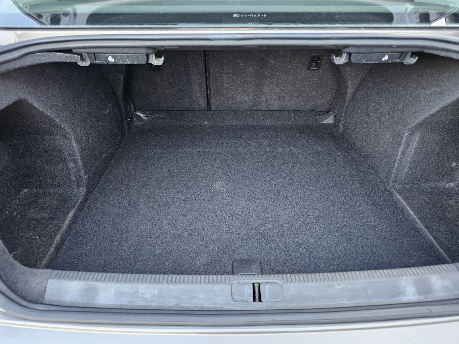 VW Passat 1,6 TDI NOVOREGISTRIRAN, fotografija 17
