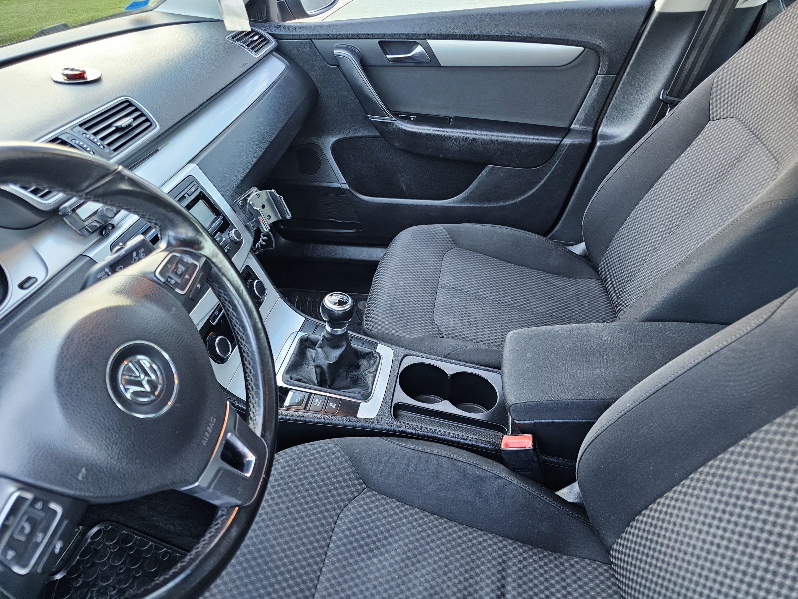 VW Passat 1,6 TDI NOVOREGISTRIRAN, fotografija 19