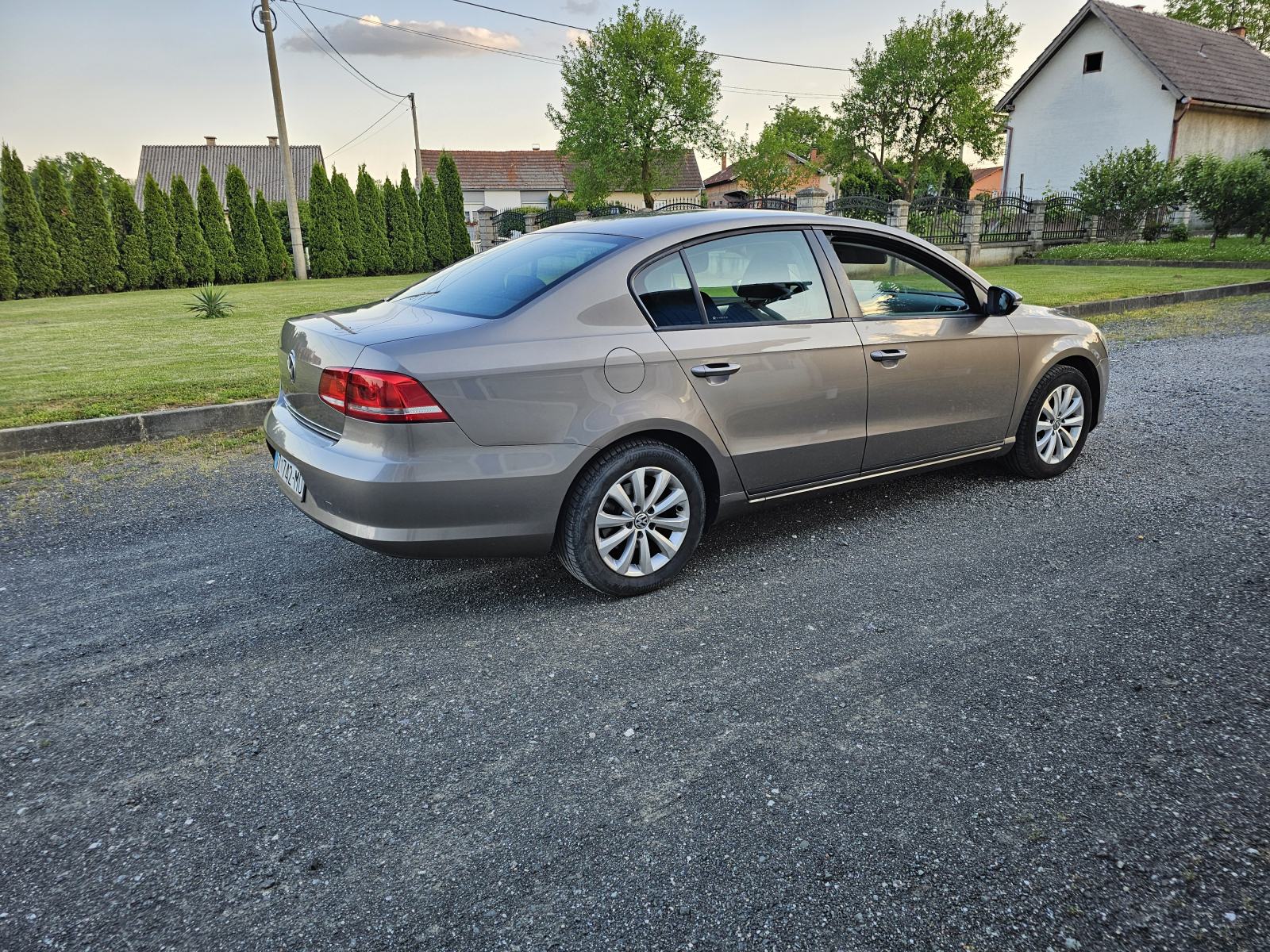 VW Passat 1,6 TDI NOVOREGISTRIRAN, pogled izvana - slika 1