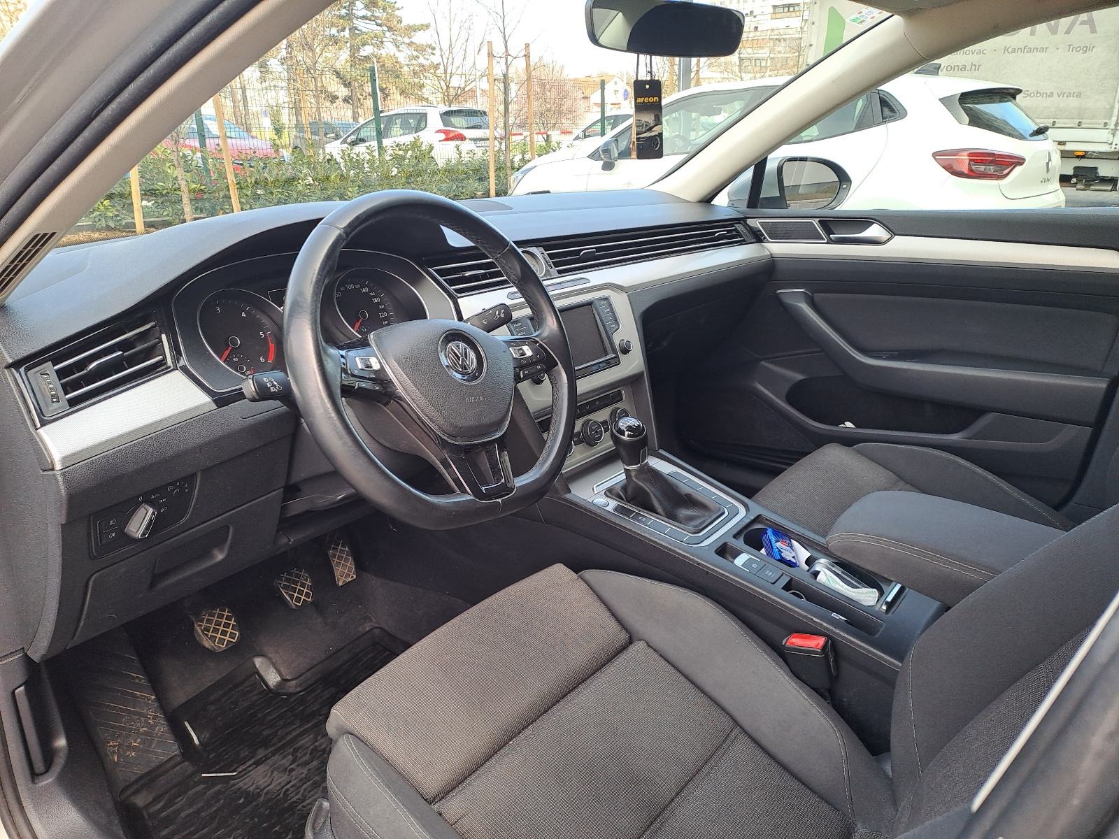 VW Passat 1,6 TDI COMFORTLINE , Prvi vlasnik, fotografija 10