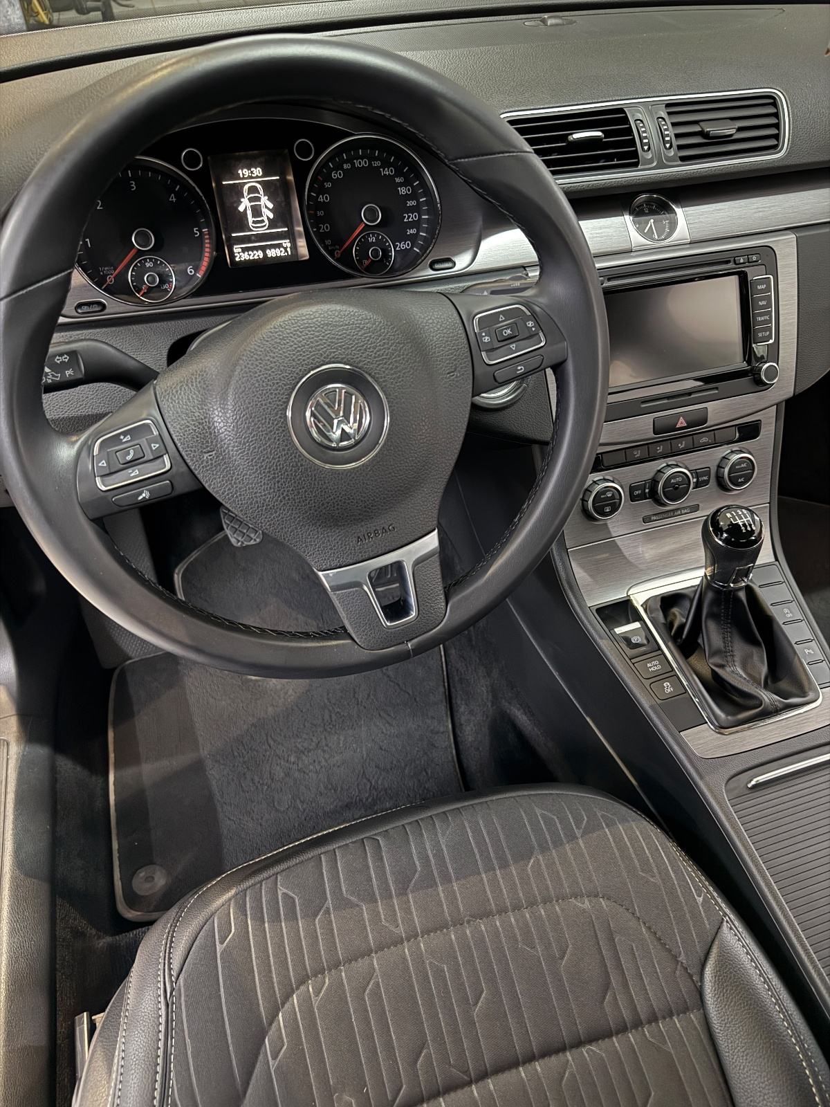 VW Passat 1,6 TDI Highline, broj mobitela 098 173 0153, fotografija 8
