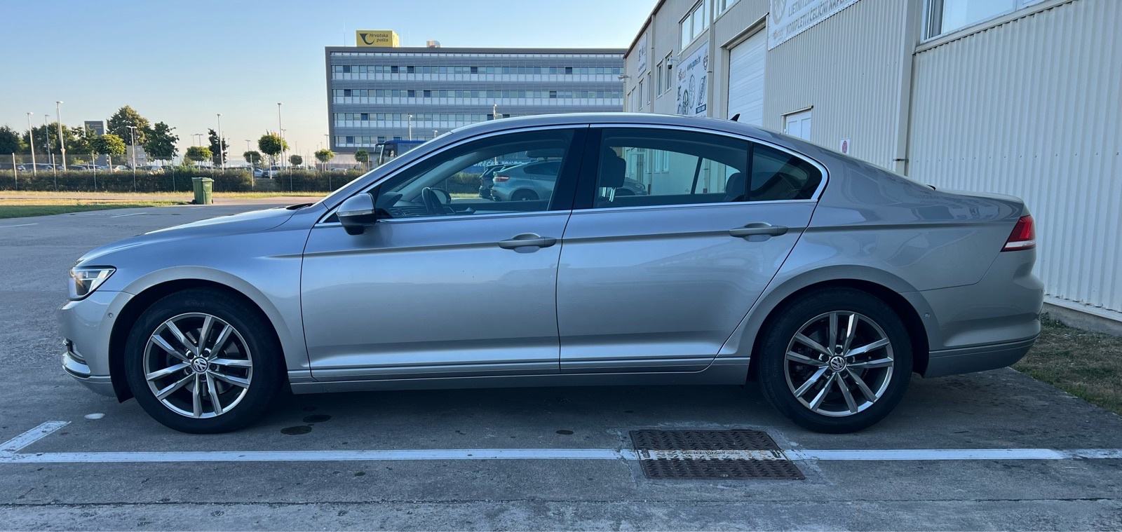 VW Passat 1,6 TDI *REG 11/26* *Puno opreme* *Ljetni + zimski set, fotografija 8