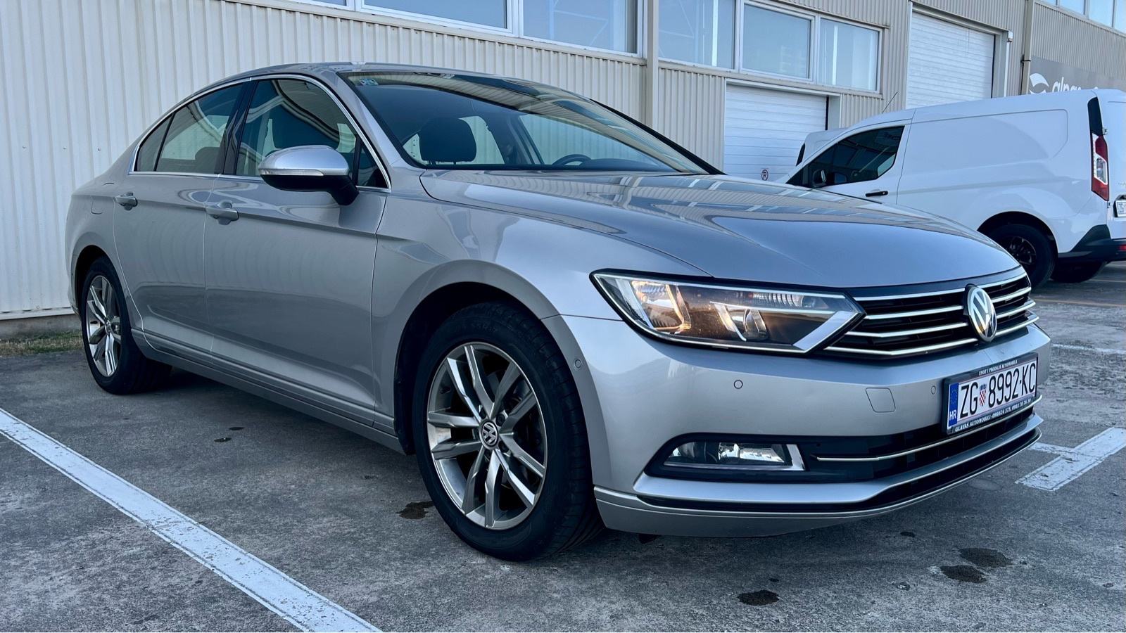 VW Passat 1,6 TDI *REG 11/26* *Puno opreme* *Ljetni + zimski set, fotografija 3