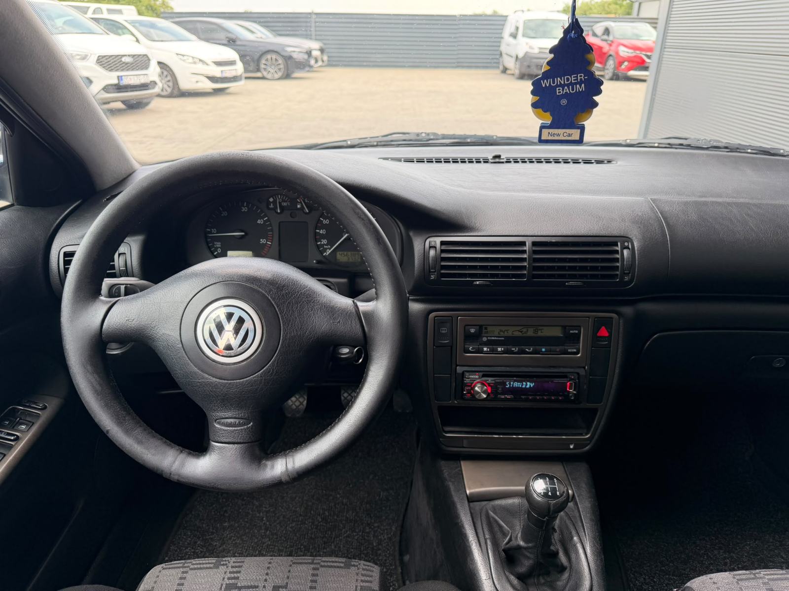 VW Passat 1.9 TDI - REGISTRIRAN - AUTOMATSKA KLIMA - AUTOKREDIT, fotografija 16