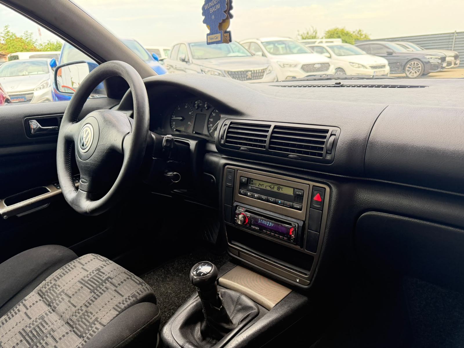 VW Passat 1.9 TDI - REGISTRIRAN - AUTOMATSKA KLIMA - AUTOKREDIT, fotografija 15
