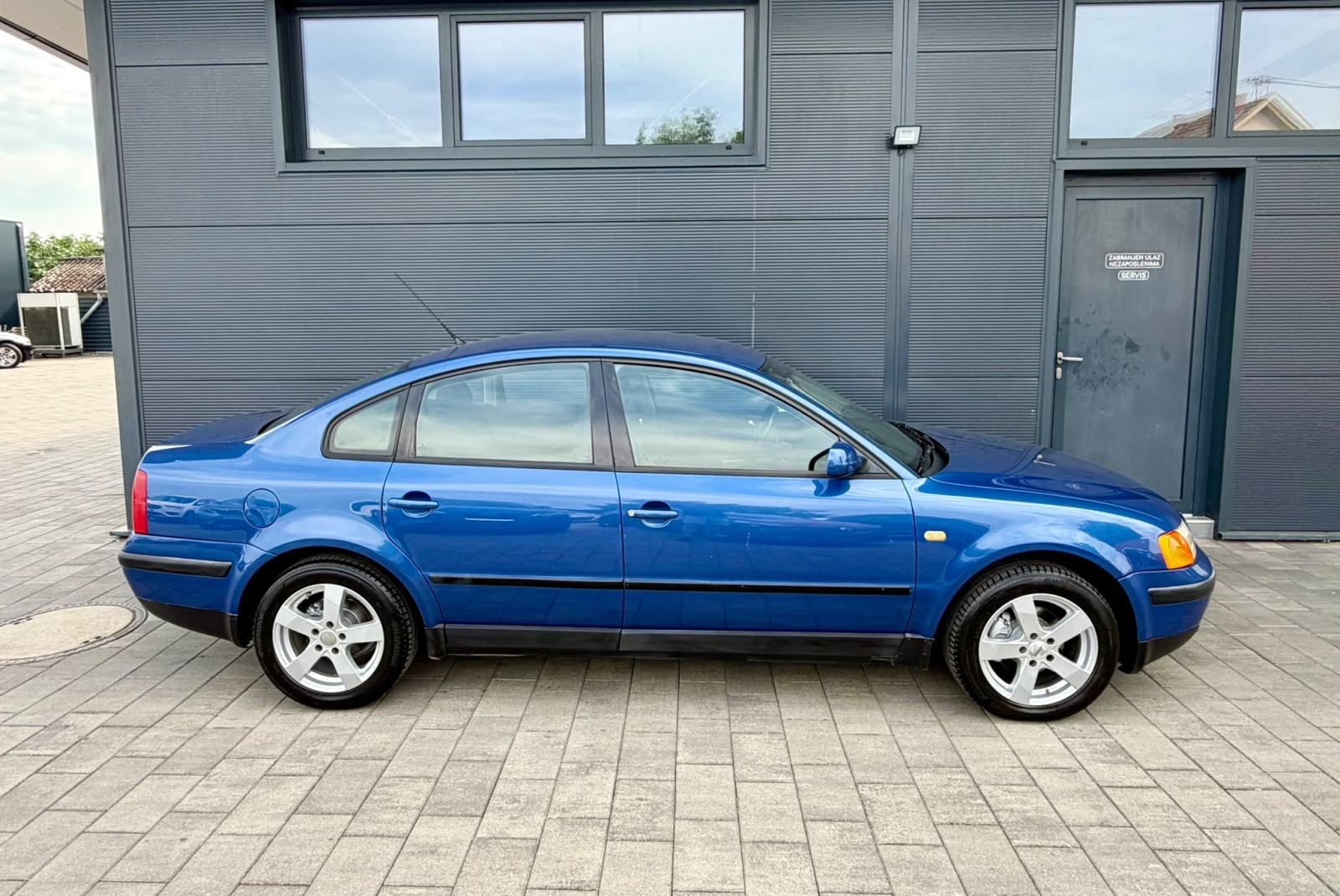 VW Passat 1.9 TDI - REGISTRIRAN - AUTOMATSKA KLIMA - AUTOKREDIT, fotografija 8