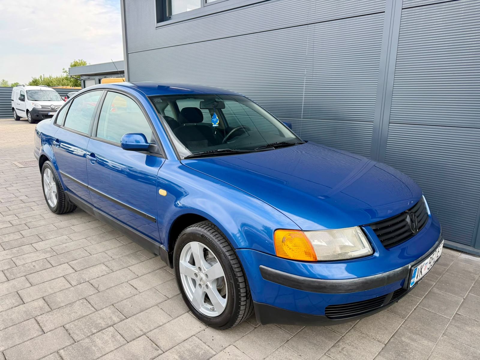 VW Passat 1.9 TDI - REGISTRIRAN - AUTOMATSKA KLIMA - AUTOKREDIT, fotografija 9