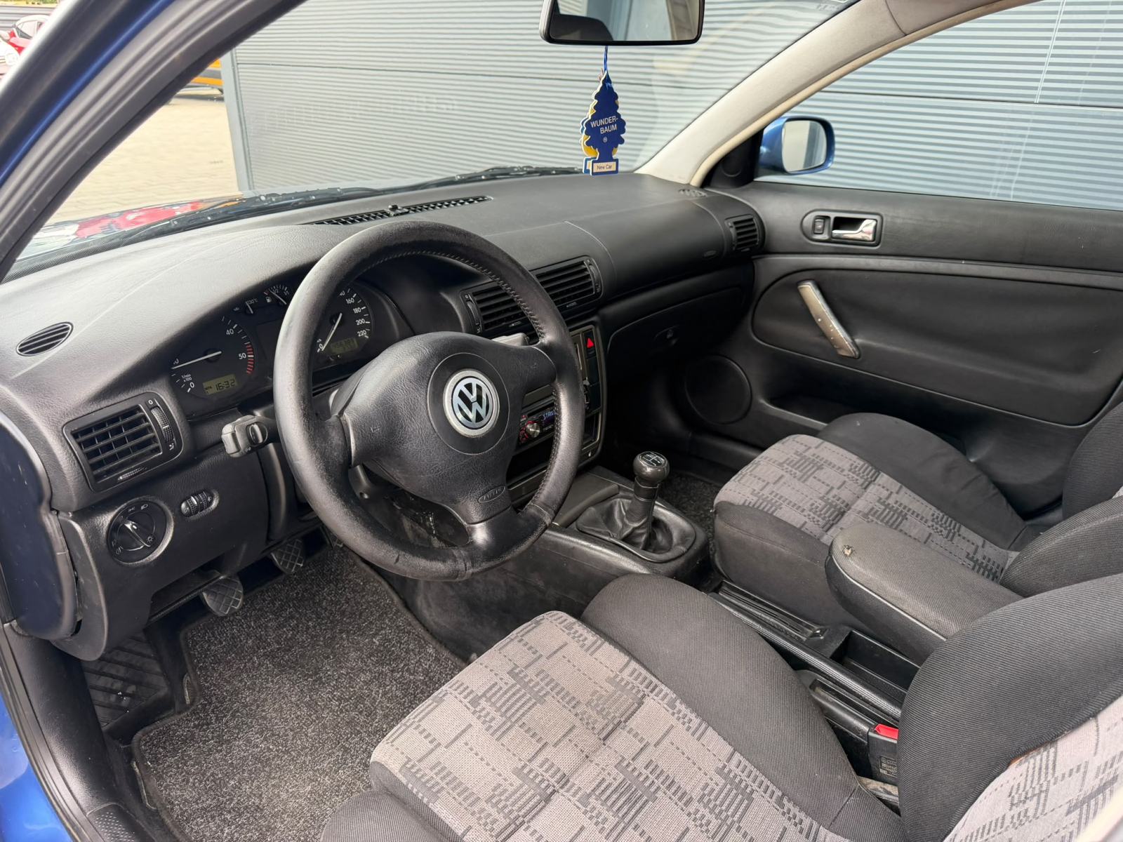 VW Passat 1.9 TDI - REGISTRIRAN - AUTOMATSKA KLIMA - AUTOKREDIT, fotografija 12