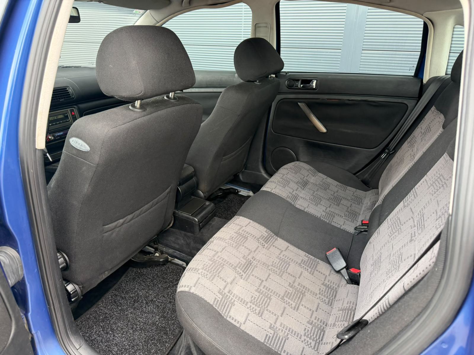VW Passat 1.9 TDI - REGISTRIRAN - AUTOMATSKA KLIMA - AUTOKREDIT, fotografija 13