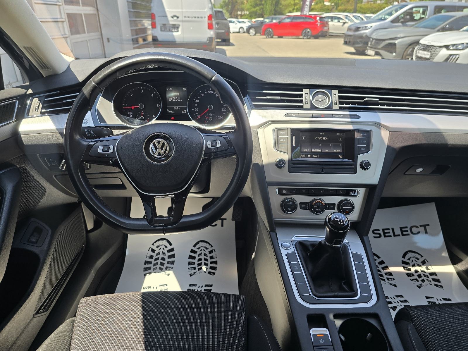 VW Passat 2.0 TDI - 2016 - 120000km - SERVISNA - GARANCIJA - REG1GOD, fotografija 10