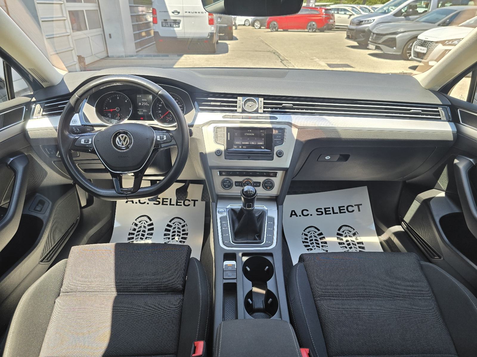 VW Passat 2.0 TDI - 2016 - 120000km - SERVISNA - GARANCIJA - REG1GOD, fotografija 9