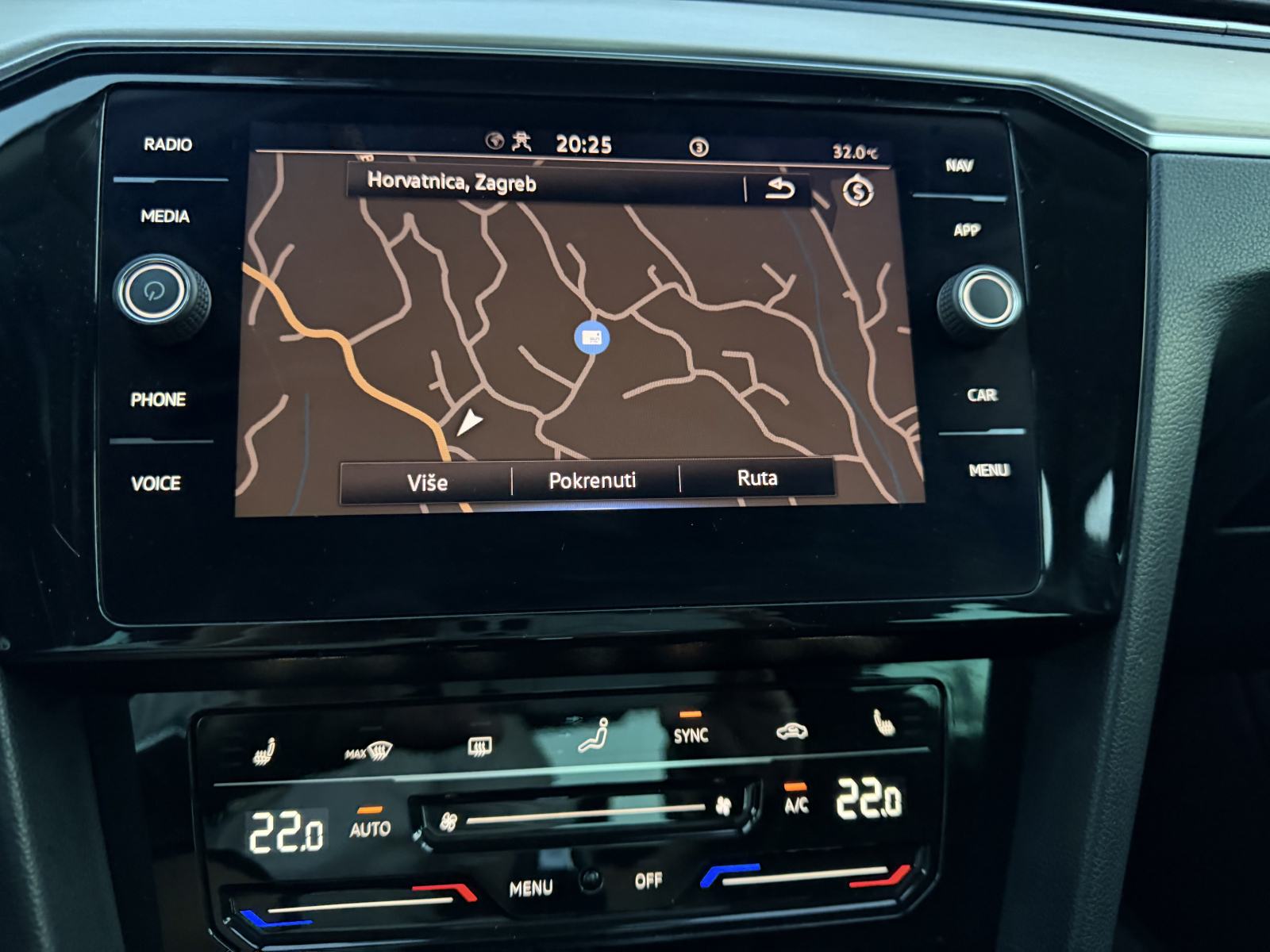 VW Passat 2,0 TDI automatik, 200ks R-LINE FULL PAKET OPREME,OČUVAN, fotografija 17