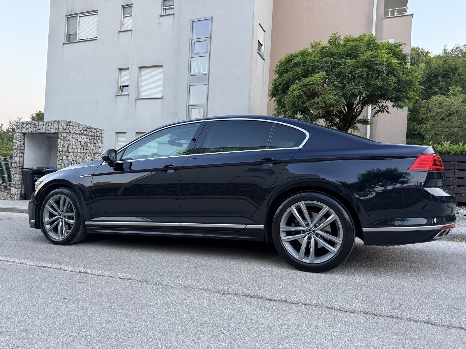 VW Passat 2,0 TDI automatik, 200ks R-LINE FULL PAKET OPREME,OČUVAN, fotografija 3