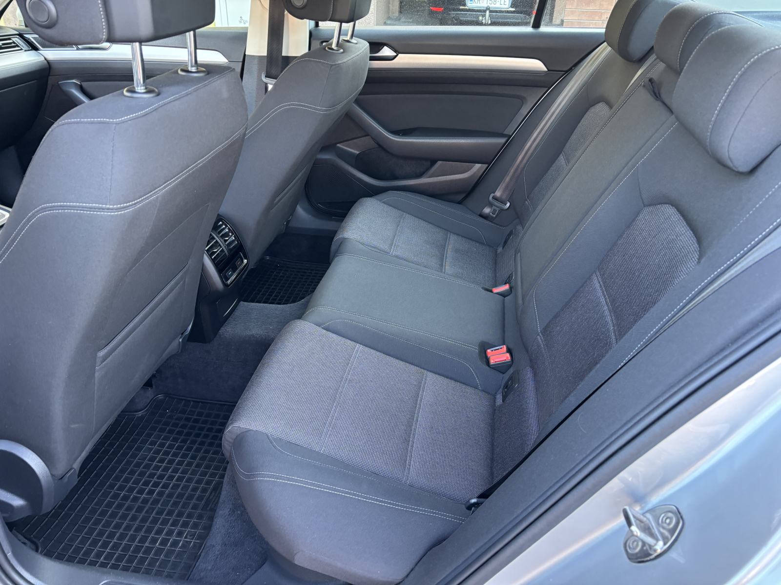 VW Passat 2,0 TDI BMT DSG, CONNECT, HR AUTO, fotografija 9