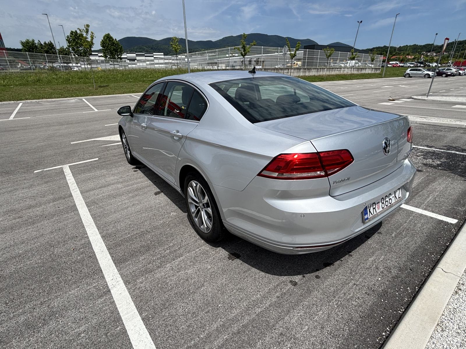 VW Passat 2,0 TDI BMT DSG, CONNECT, HR AUTO, fotografija 6