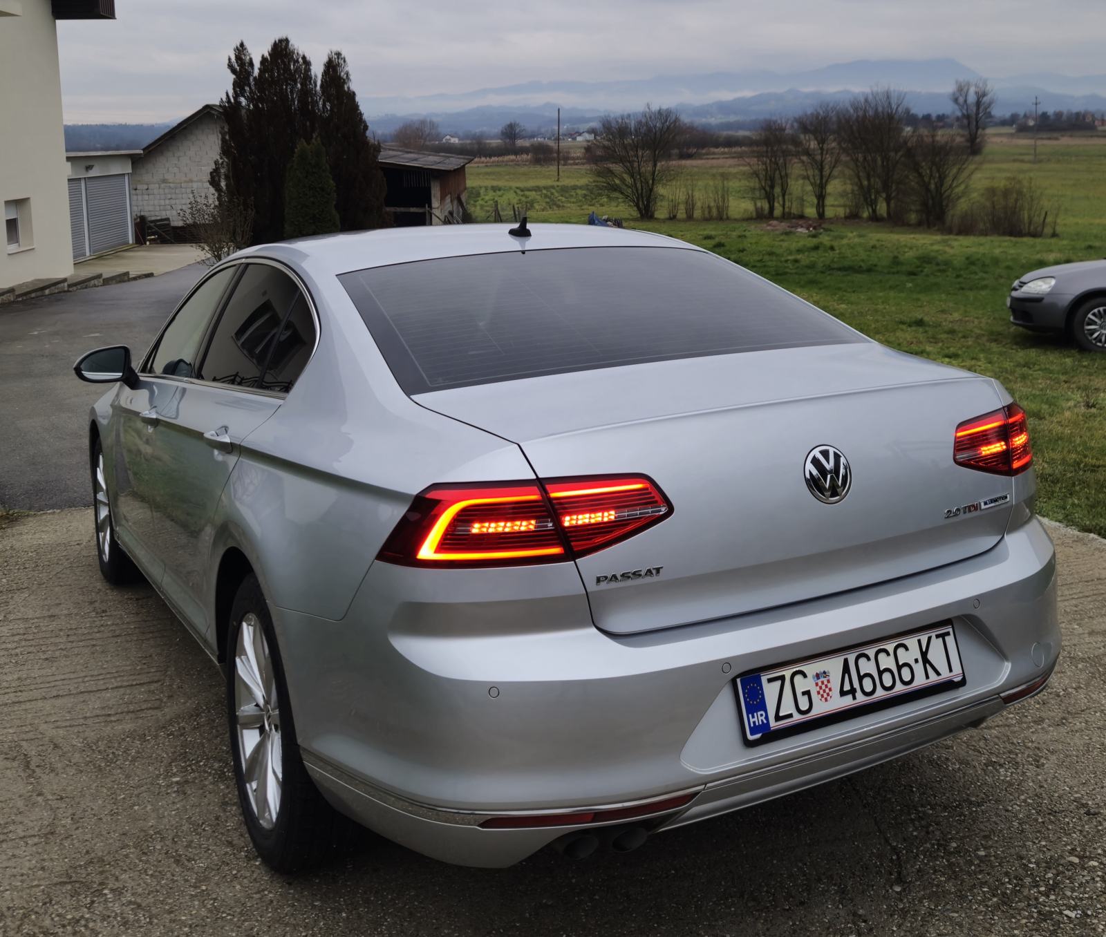 VW Passat 2,0 TDI BMT DSG HIGHLINE, VELIKI SERVIS ,140 KW, fotografija 3