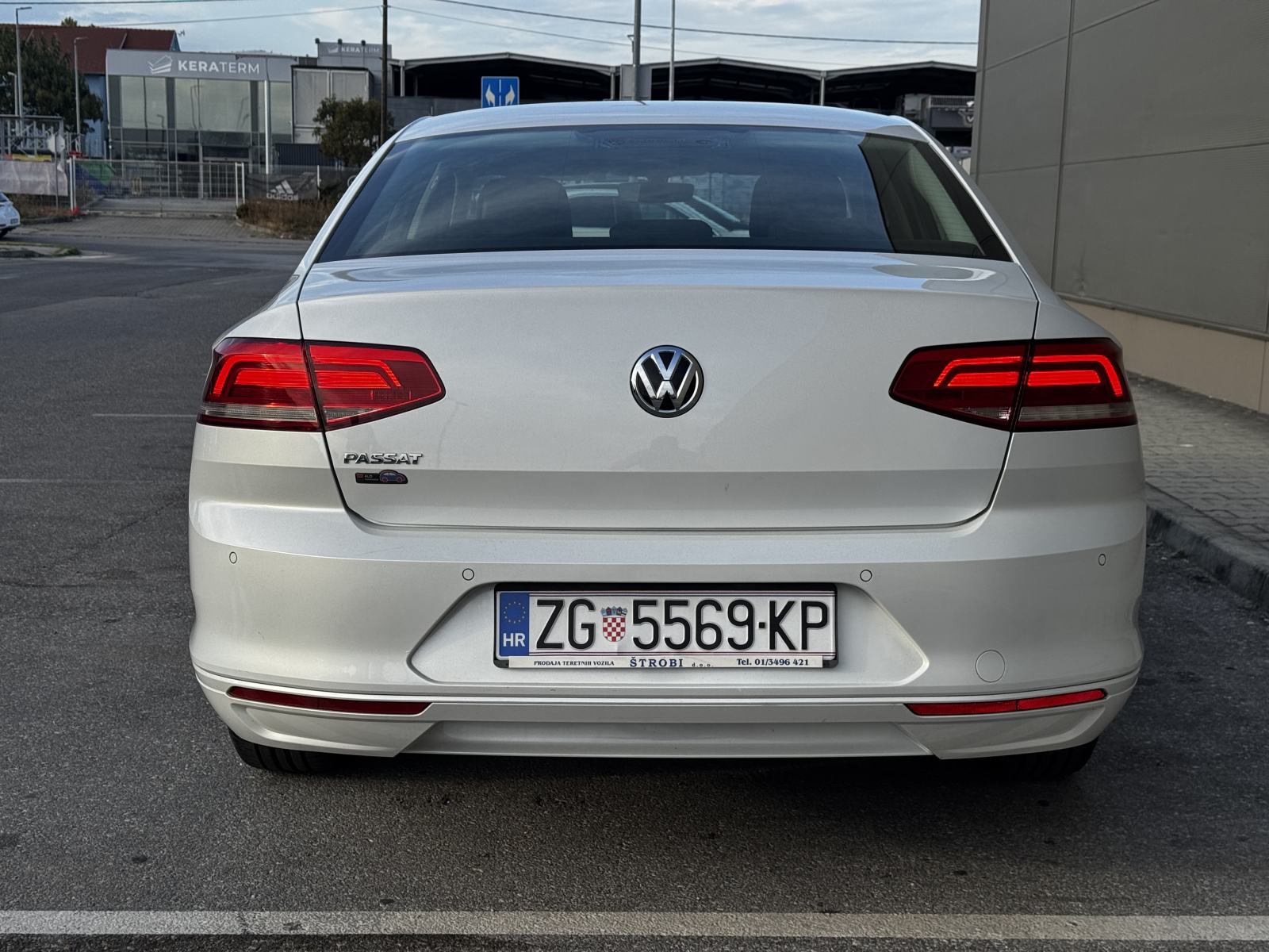 VW Passat 2,0 TDI BMT DSG HR AUTO SERVISNA REG 09/27, fotografija 2