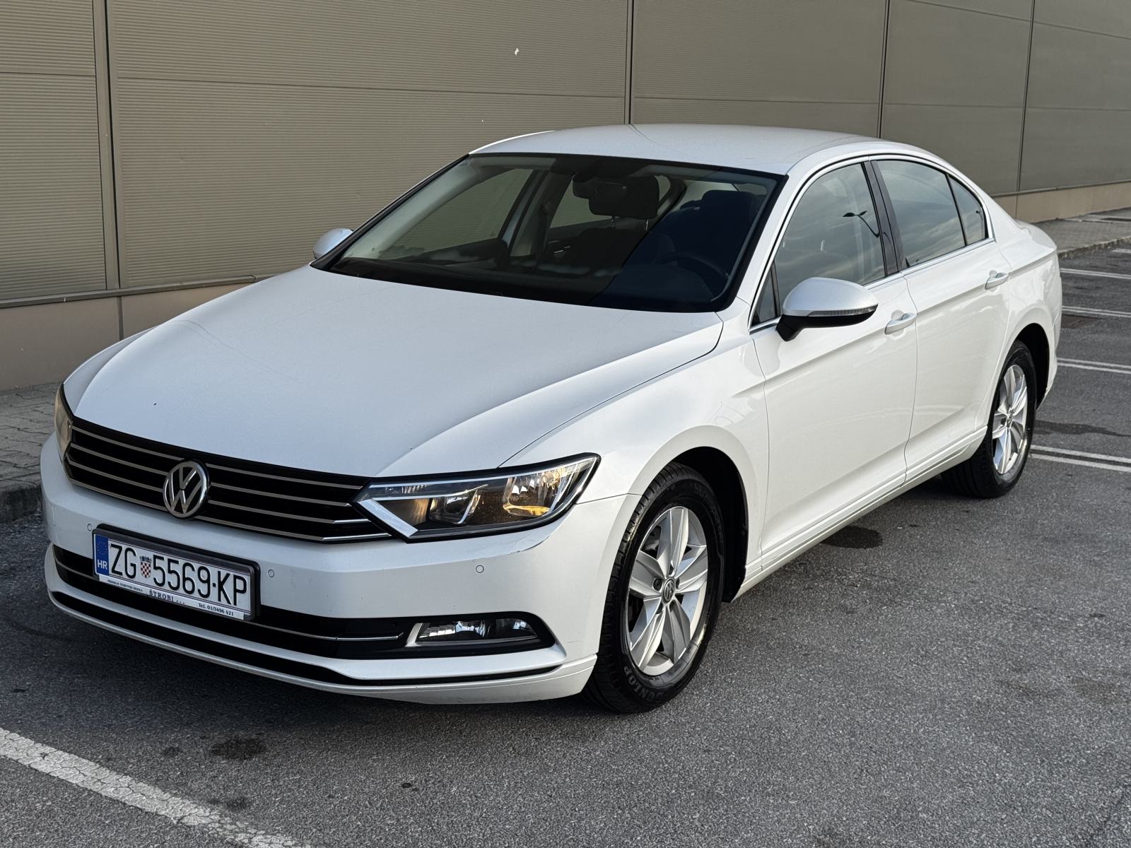 VW Passat 2,0 TDI BMT DSG HR AUTO SERVISNA REG 09/27, fotografija 6