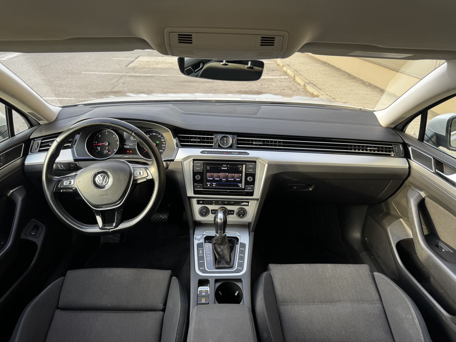 VW Passat 2,0 TDI BMT DSG HR AUTO SERVISNA REG 09/27, fotografija 10