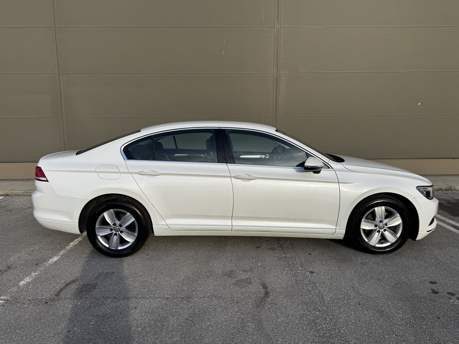 VW Passat 2,0 TDI BMT DSG HR AUTO SERVISNA REG 09/27, fotografija 13
