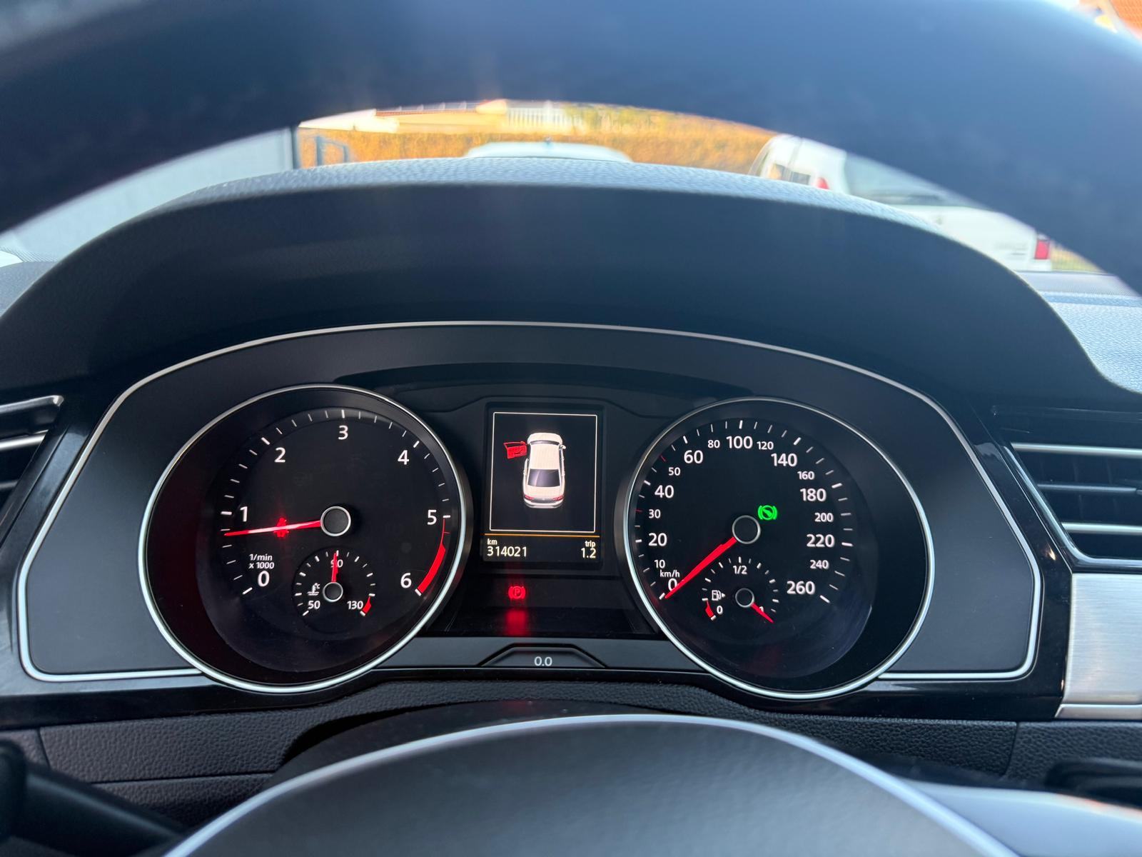 VW Passat 2,0 TDI BMT highline,servis,full led,reg godinu dana!, fotografija 13