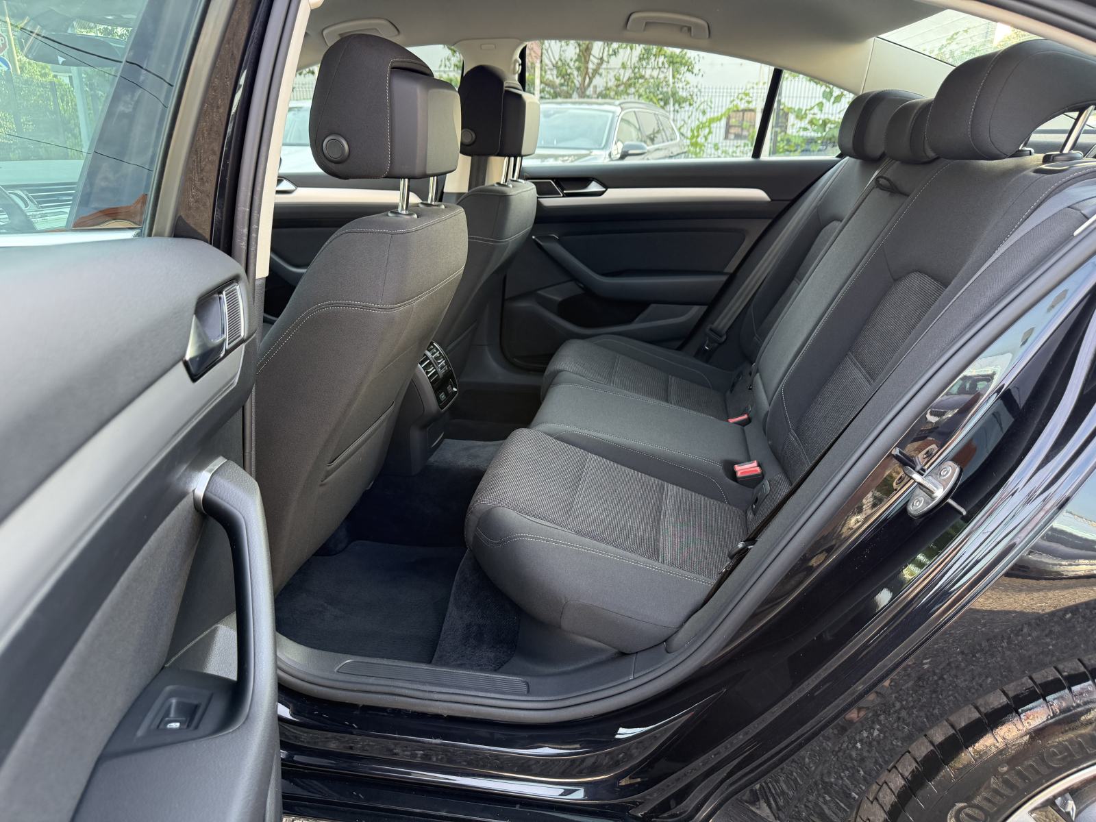 VW Passat 2,0 TDI BMT LED,NAVI,PDC,ALU 17",JAMSTVO,TOP STANJE!!!, fotografija 19