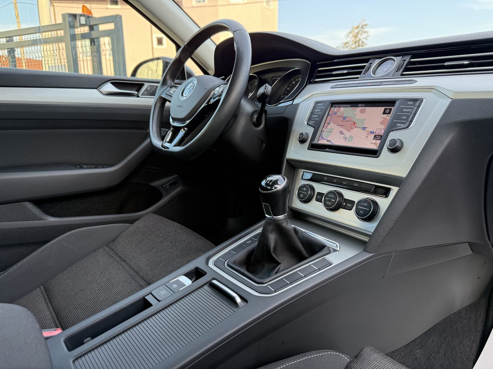 VW Passat 2,0 TDI BMT LED,NAVI,PDC,ALU 17",JAMSTVO,TOP STANJE!!!, fotografija 18