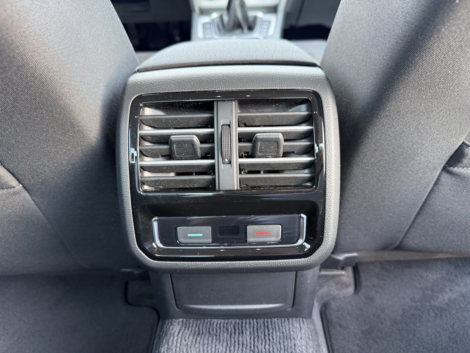 VW Passat 2,0 TDI BMT LED,NAVI,PDC,ALU 17",JAMSTVO,TOP STANJE!!!, fotografija 20