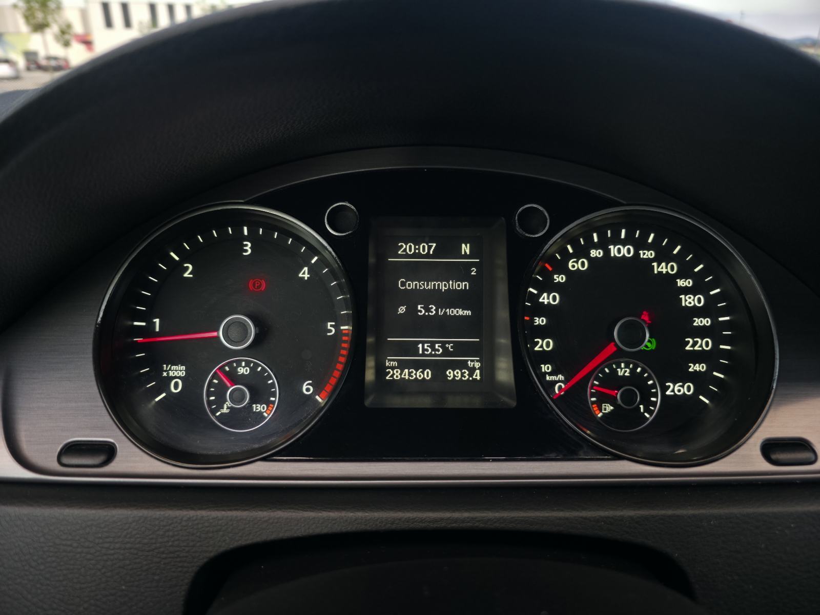 VW Passat 2,0 TDI BMT, fotografija 13