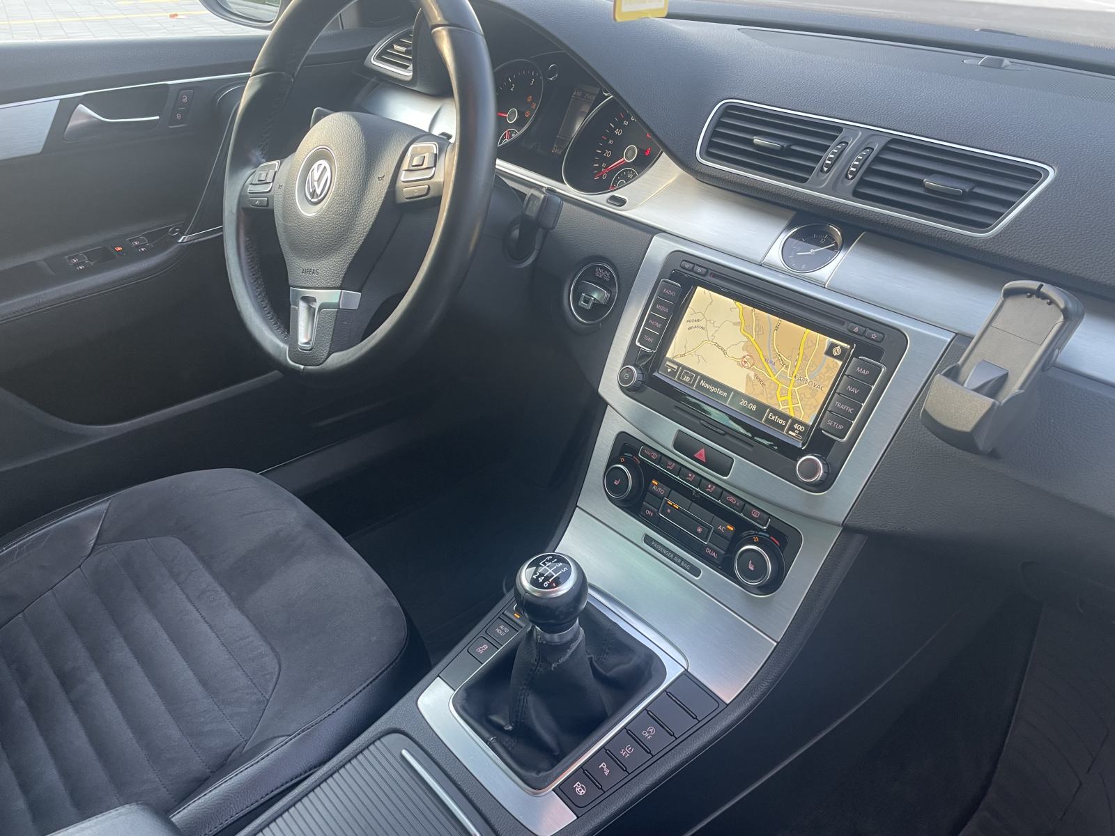 VW Passat 2,0 TDI BMT Highline TOP STANJE, fotografija 9