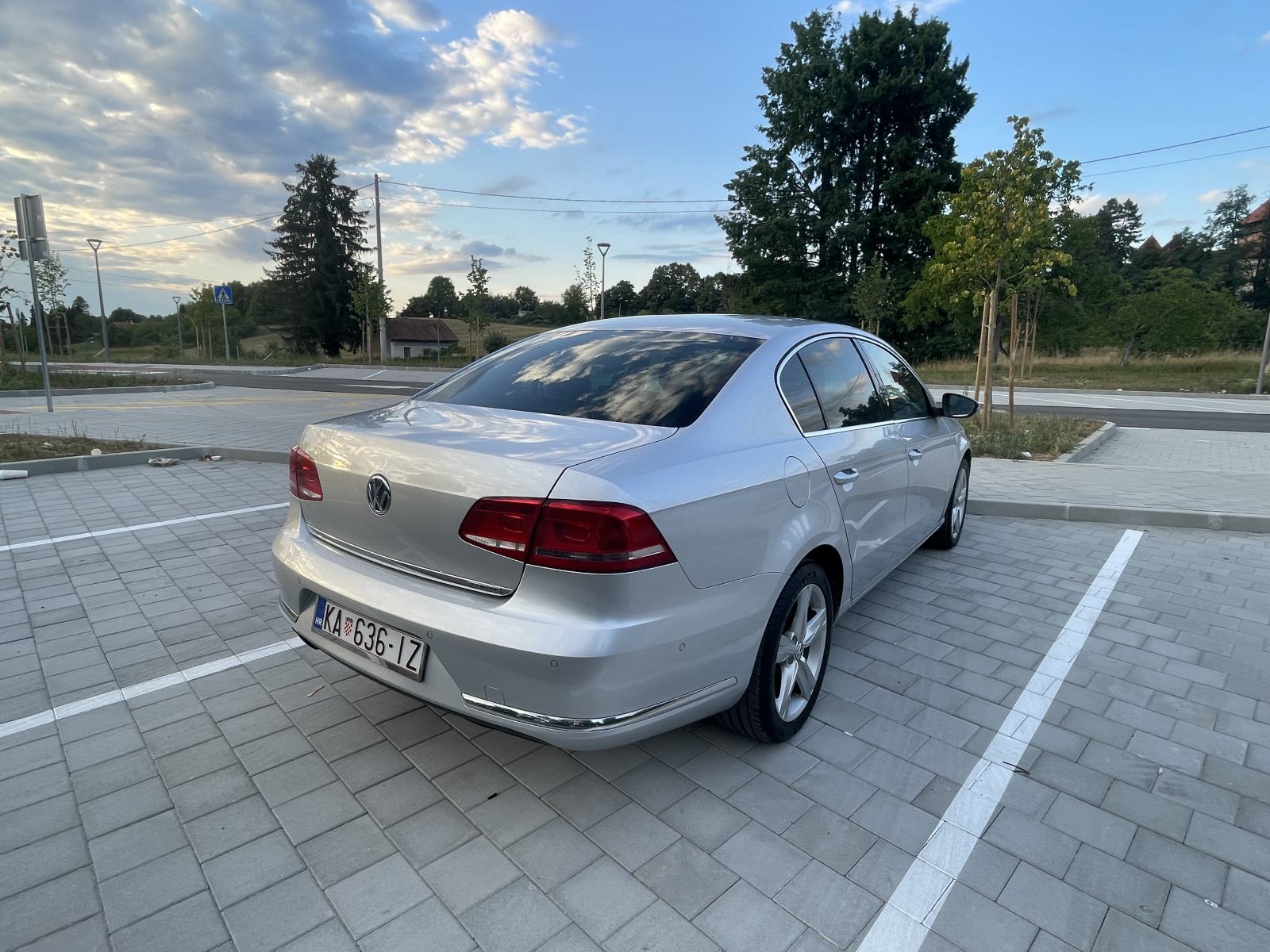VW Passat 2,0 TDI BMT Highline TOP STANJE, fotografija 3