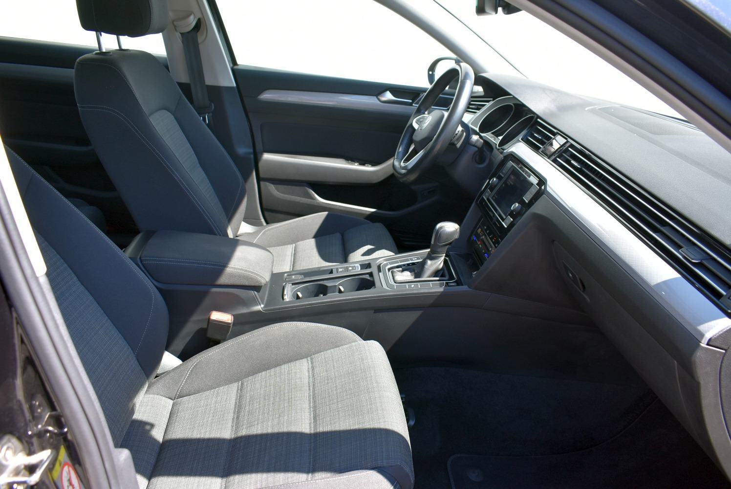 VW Passat 2.0 TDI Business A/T *HR* ODL. OPREMA, SET GUMA, REG 07/27 *, fotografija 5