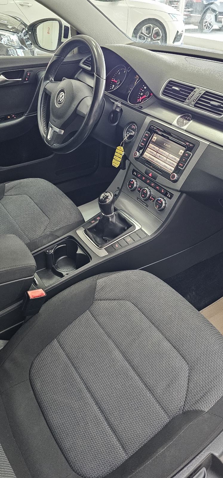 VW Passat 2,0 TDI COMFORTLINE,HR AUTO,VELIKI SERVIS, fotografija 12