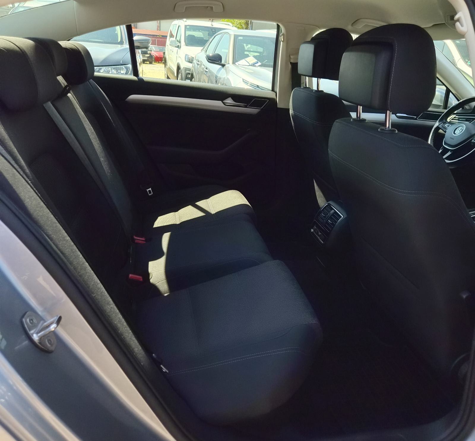 VW Passat 2,0 TDI DSG 2019 god.SAMO 90 TKM HR VOZILO SERVISNA U PDV-u, fotografija 14