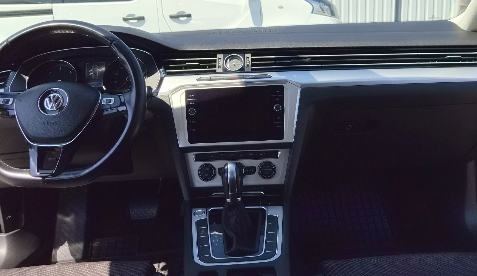 VW Passat 2,0 TDI DSG 2019 god.SAMO 90 TKM HR VOZILO SERVISNA U PDV-u, fotografija 16