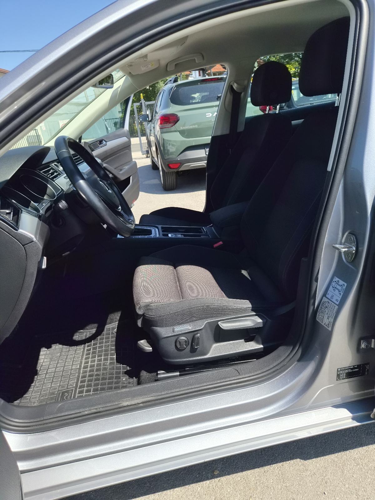 VW Passat 2,0 TDI DSG 2019 god.SAMO 90 TKM HR VOZILO SERVISNA U PDV-u, fotografija 15