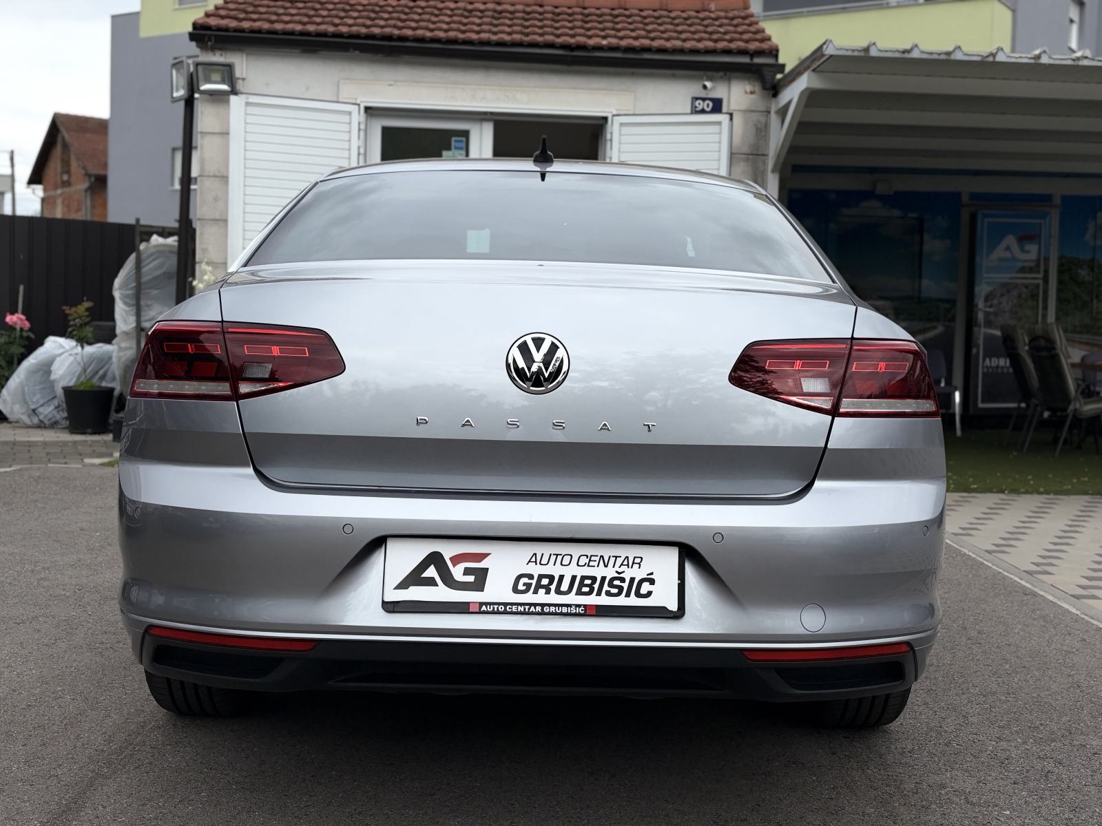 VW Passat 2,0 TDI DSG *Automatik* *Top stanje!* *Nove gume* *Jamstvo*, fotografija 15