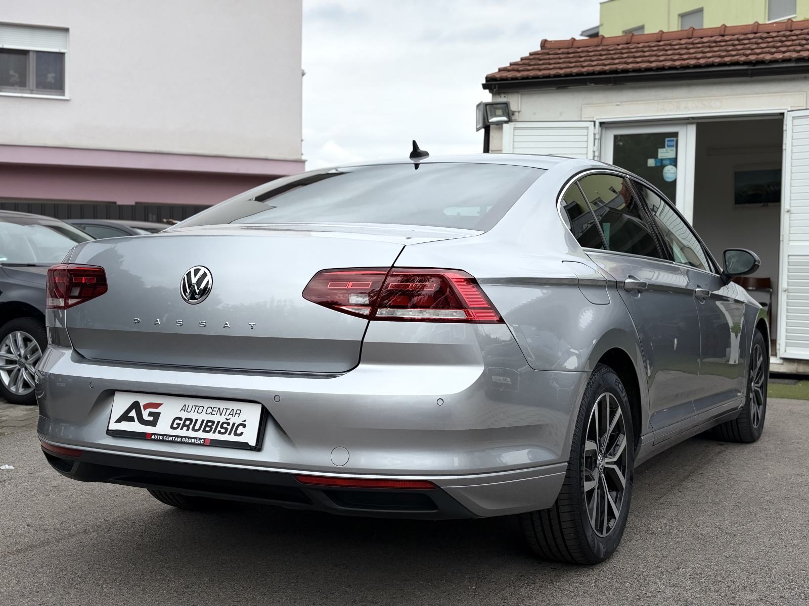 VW Passat 2,0 TDI DSG *Automatik* *Top stanje!* *Nove gume* *Jamstvo*, fotografija 16